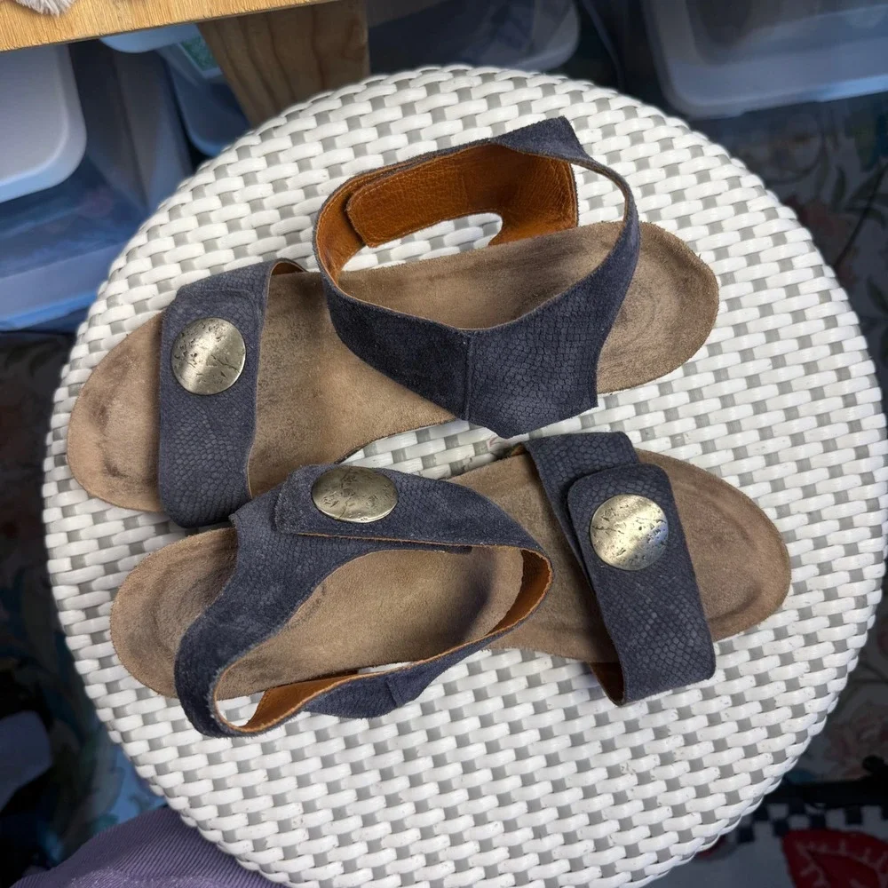 Taos Carousel 2 Gray Suede Wedge Sandals Adjustable Straps Women 41 9.5-10